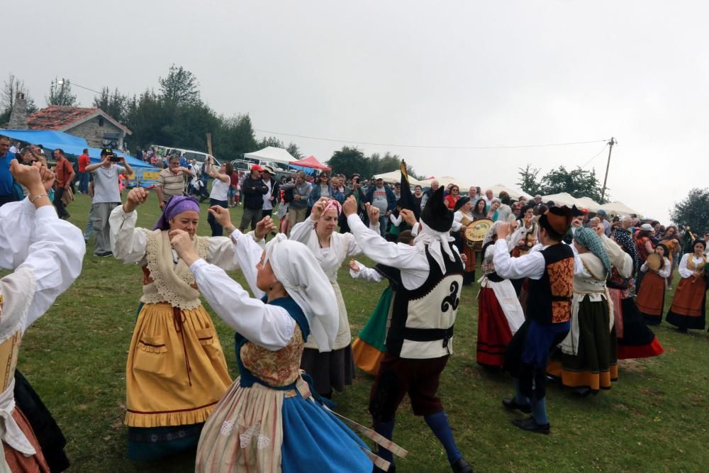 Fiesta del cordero en Llagüezos, Lena