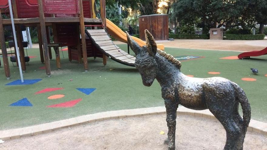 NUEVO PARQUE INFANTIL EN LA ZONA VERDE DE LA CALLE PLATERO