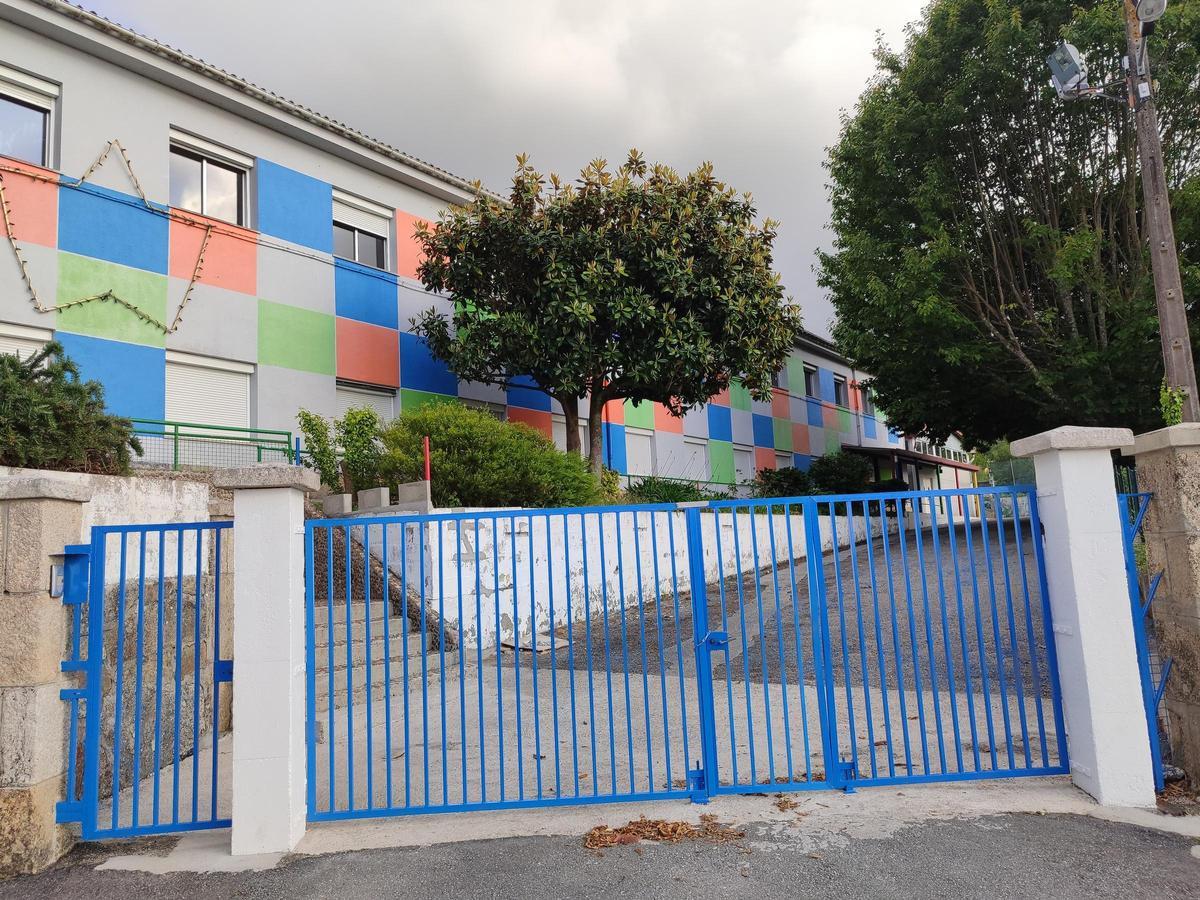 CEIP A Torre Cela, en cuyo entorno propone el gobierno buenense la construcción de un pabellón polideportivo.