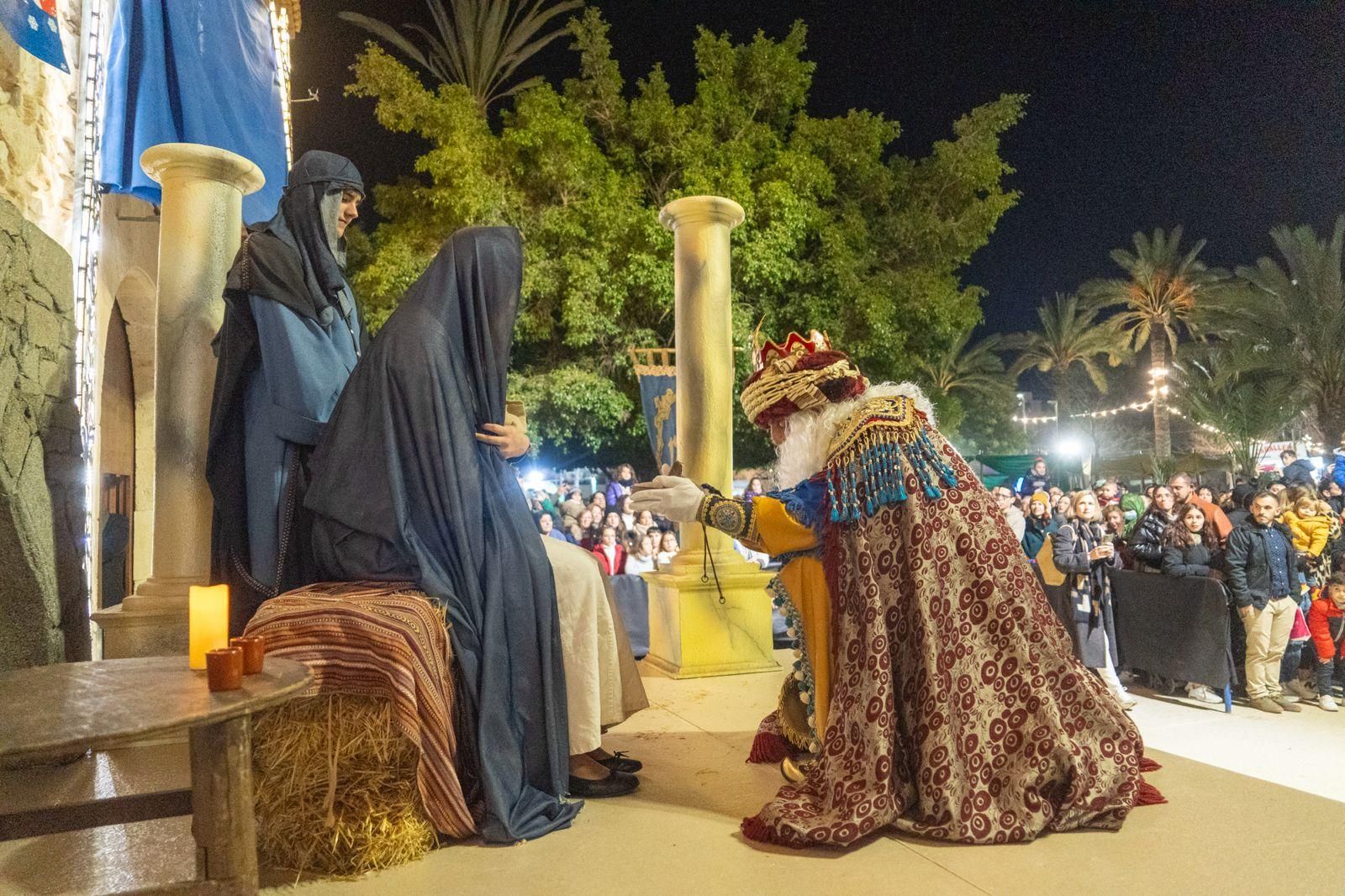 La Vila Joiosa recibe a los Reyes Magos por la puerta grande