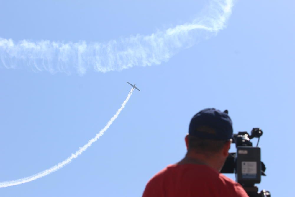 Cazas turcos, el F18 del Ejército del Aire, Vampir, Bucker, las unidades del Aeroclub de Málaga, la Patrulla Plus Ultra, el helicóptero del Cuerpo Nacional de Policía, una unidad de Jorge Macías, los Canadair o la Patrulla Aspa vuelan este domingo