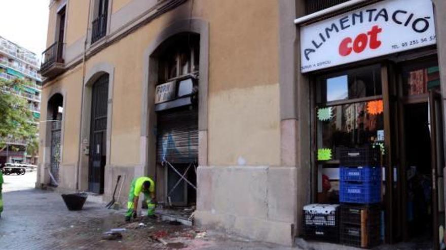 La forta explosió de la caldera del forn va deixar el local completament destrossat.