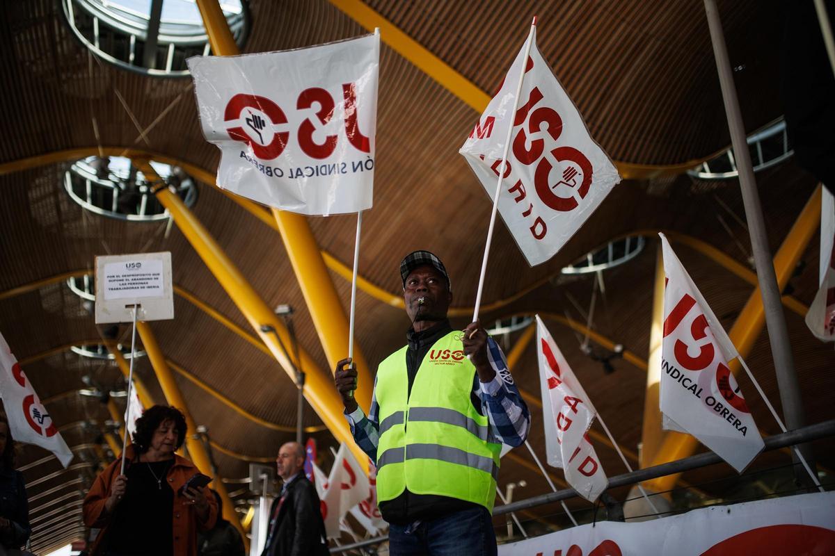 Trabajadores de Handling durante una concentración.
