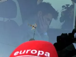 El surrealista momento de Gerard Piqué con la prensa que le esperaba a la puerta de su casa