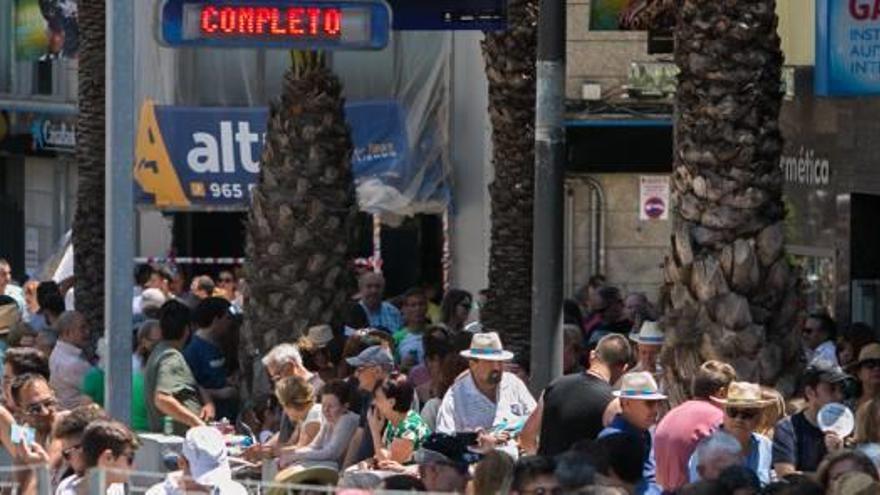 Alicante está a reventar en el inicio de las fiestas de Hogueras.