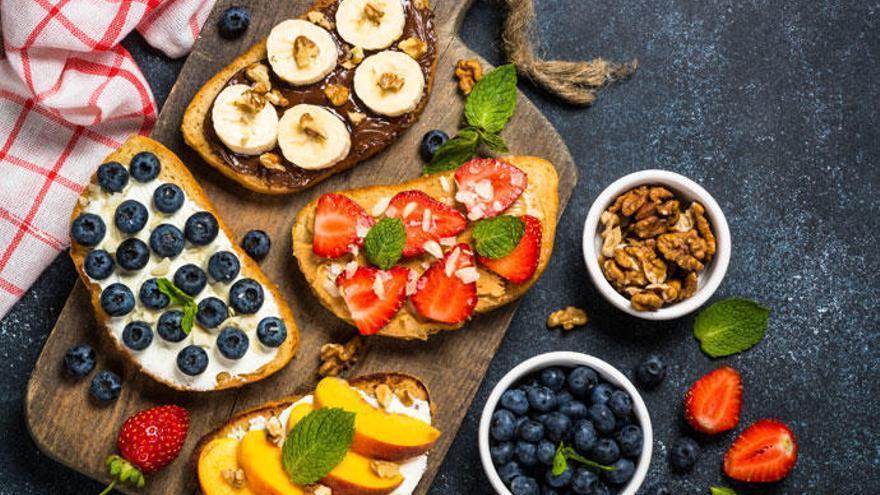 Siete tostadas sanas para unos desayunos deliciosos