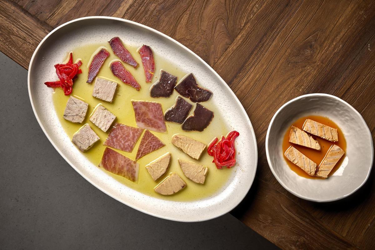 El nuevo restaurante El Campero Madrid ocupa un palacete rehabilitado del siglo XIX en la calle Lagasca, donde reproduce la experiencia gastronómica del mítico establecimiento de Barbate dedicada al atún rojo de almadraba. El nuevo restaurante El Campero Madrid ocupa un palacete rehabilitado del siglo XIX en la calle Lagasca, donde reproduce la experiencia gastronómica del mítico establecimiento de Barbate dedicada al atún rojo de almadraba.