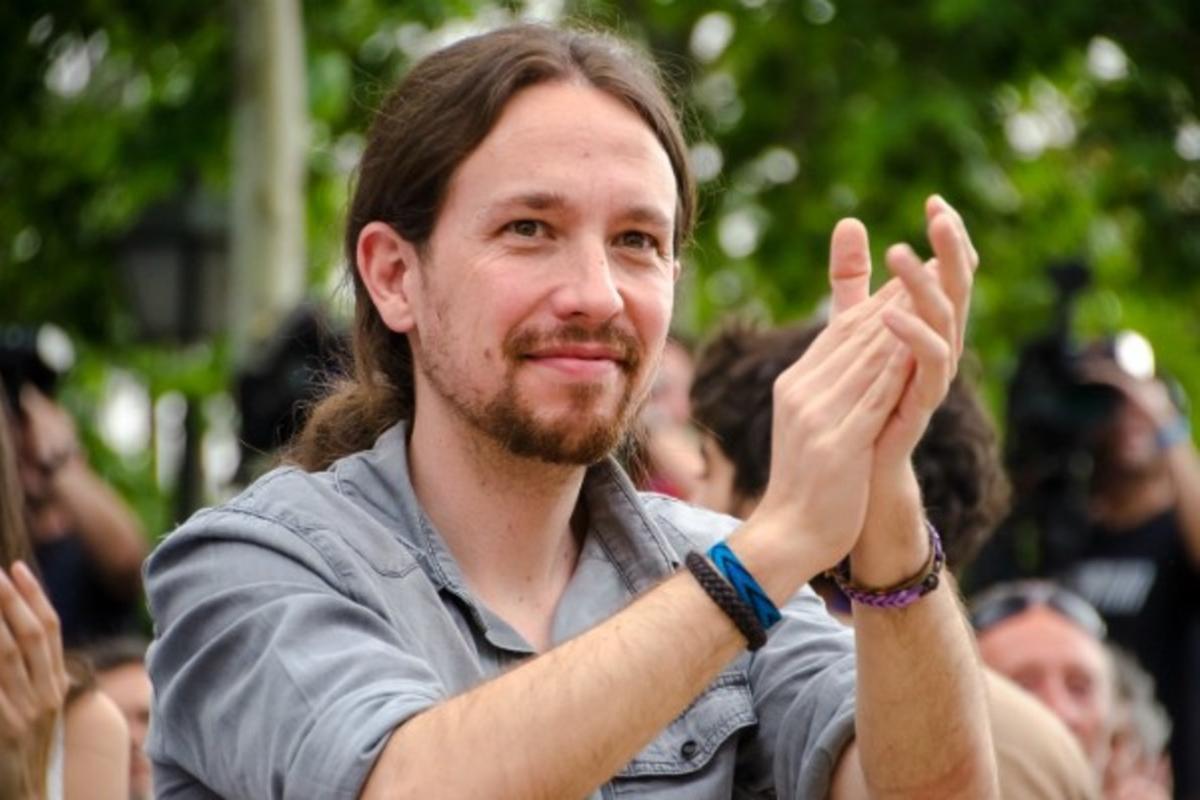 pablo iglesias aplaude