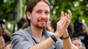 pablo iglesias aplaude