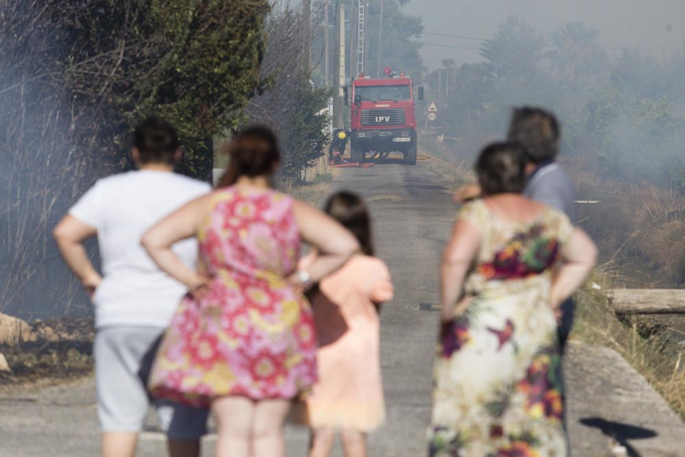 Un incendio amenaza la Calderona en Gátova