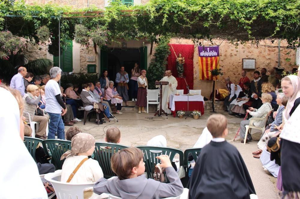 Ofrenda al monumento de l'Onze de Maig.