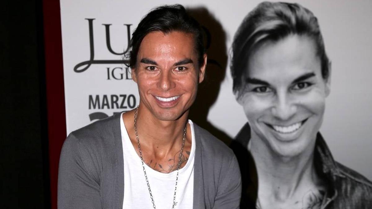 Julio Iglesias Jr, posado