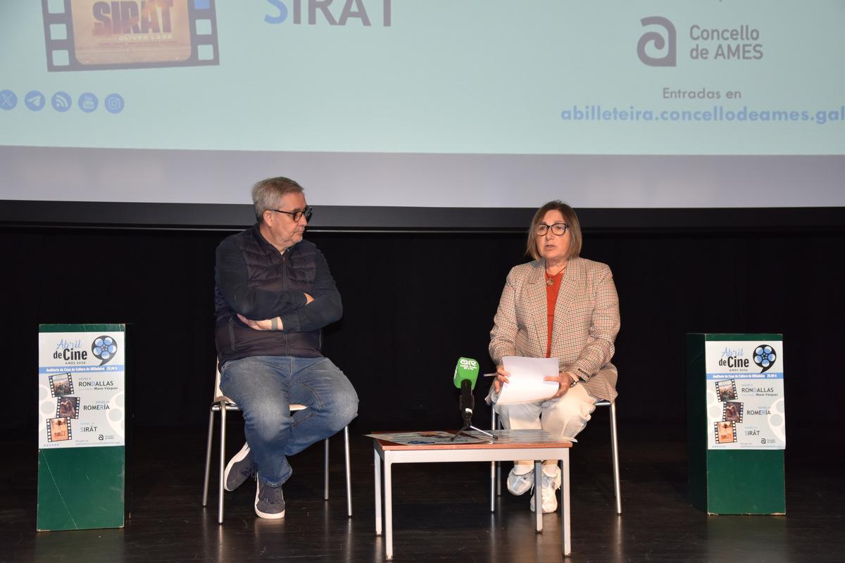 El regidor Blas García con la técnica de Cultura María Vazquez