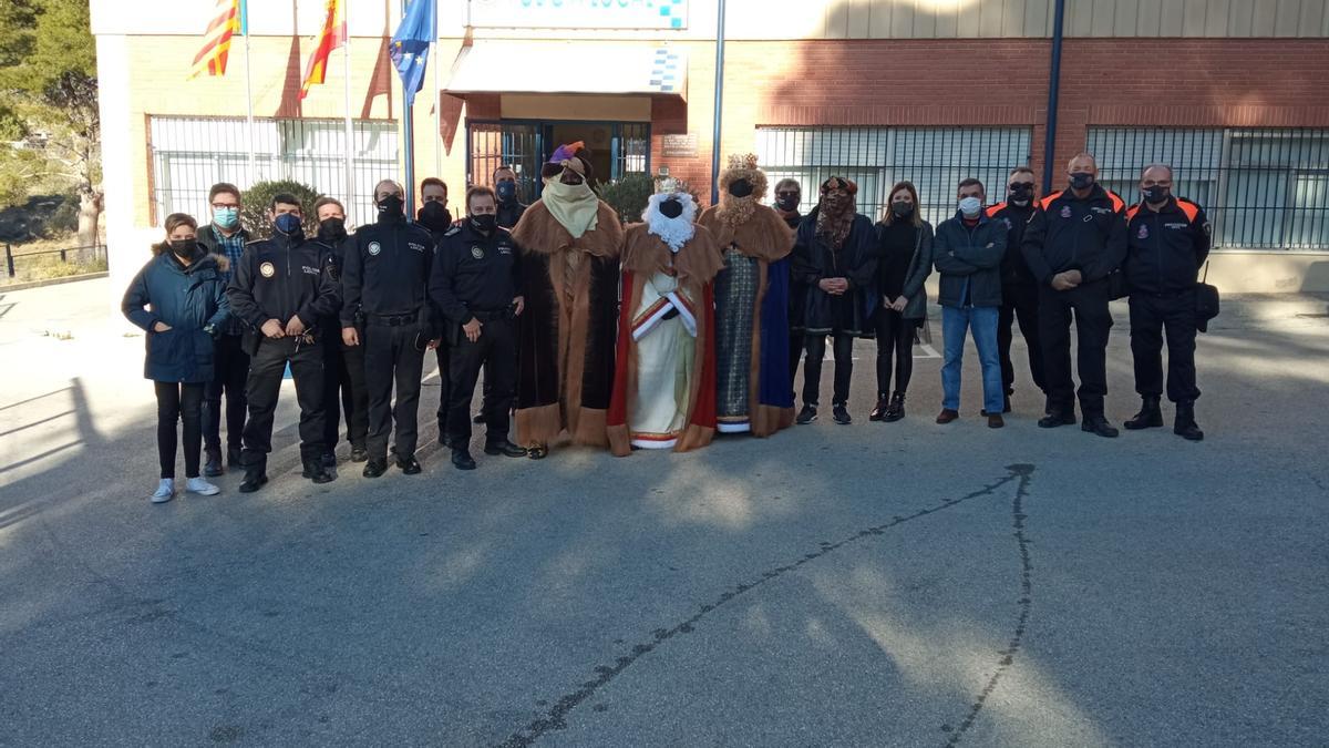 Los Magos de Oriente a su llegada a Monóvar para iniciar el recorrido.