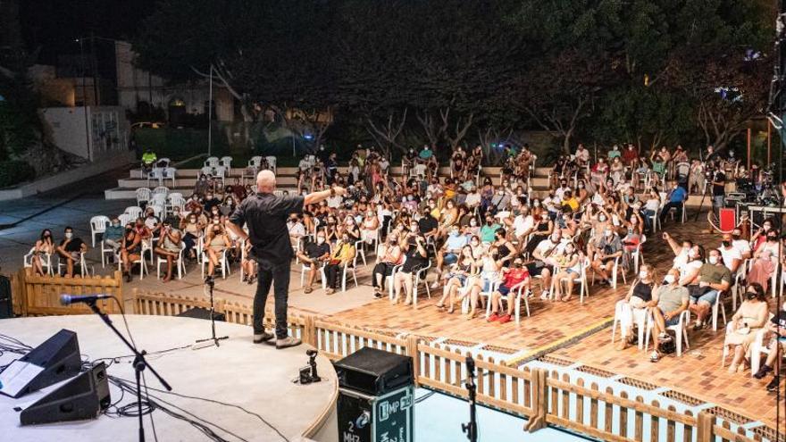 Joven Dolores llena  el parque Reina Sofía en su retorno en directo