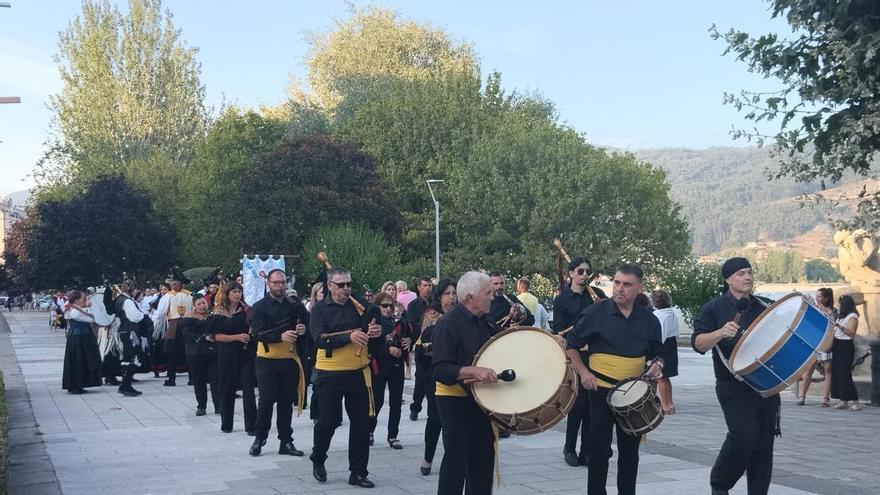 Arranca el Festival Intercéltico de Moaña con los primeros desfiles y actuaciones de grupos folclóricos