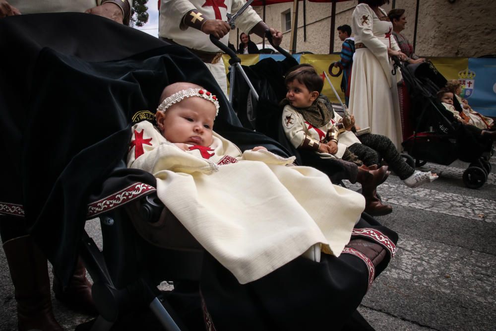 Los niños se convierten en los protagonistas del segundo día de las Fiestas de Moros y Cristianos con el Desfile Infantil.