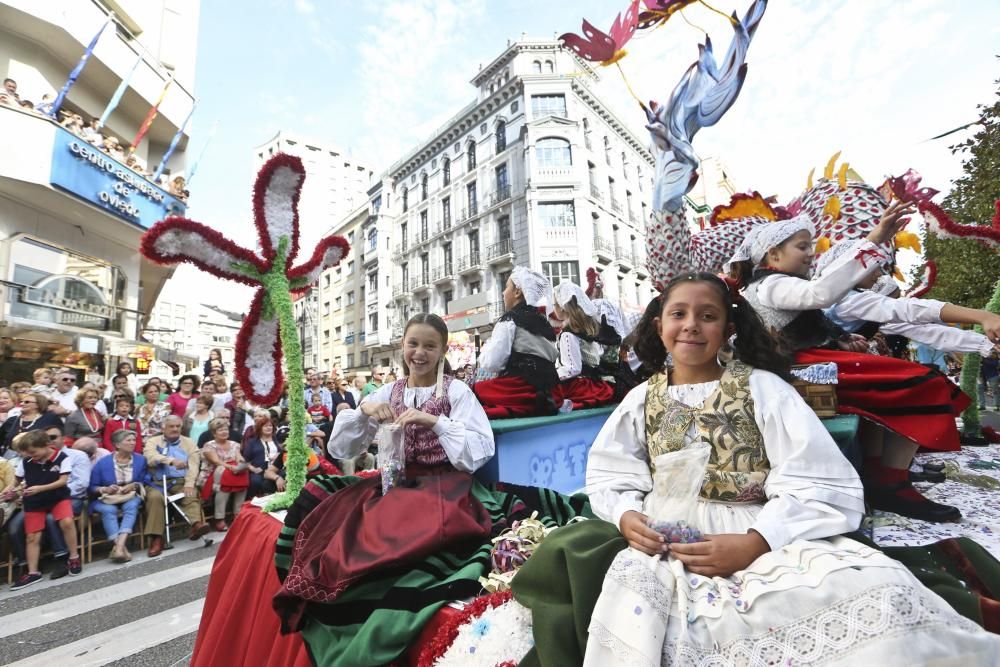 Desfile del Día de América en Asturias dentro de las fiestas de San Mateo de Oviedo