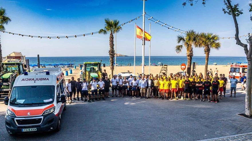Benidorm pone a punto sus playas con el despliegue de más de 200 personas para afrontar la temporada alta