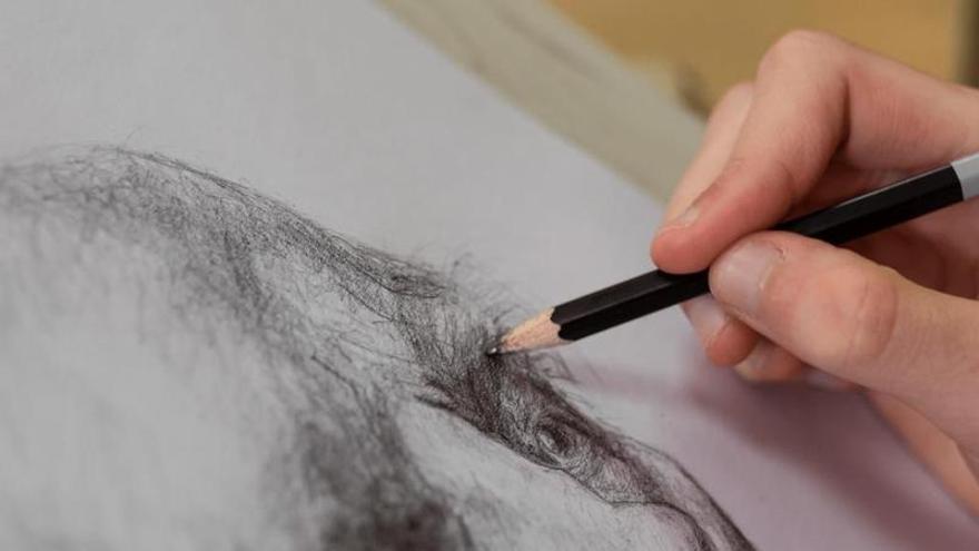 Qué hacer en Cáceres este sábado: cuentacuentos infantil, taller de carboncillo y tributo a 'El Canto del Loco'