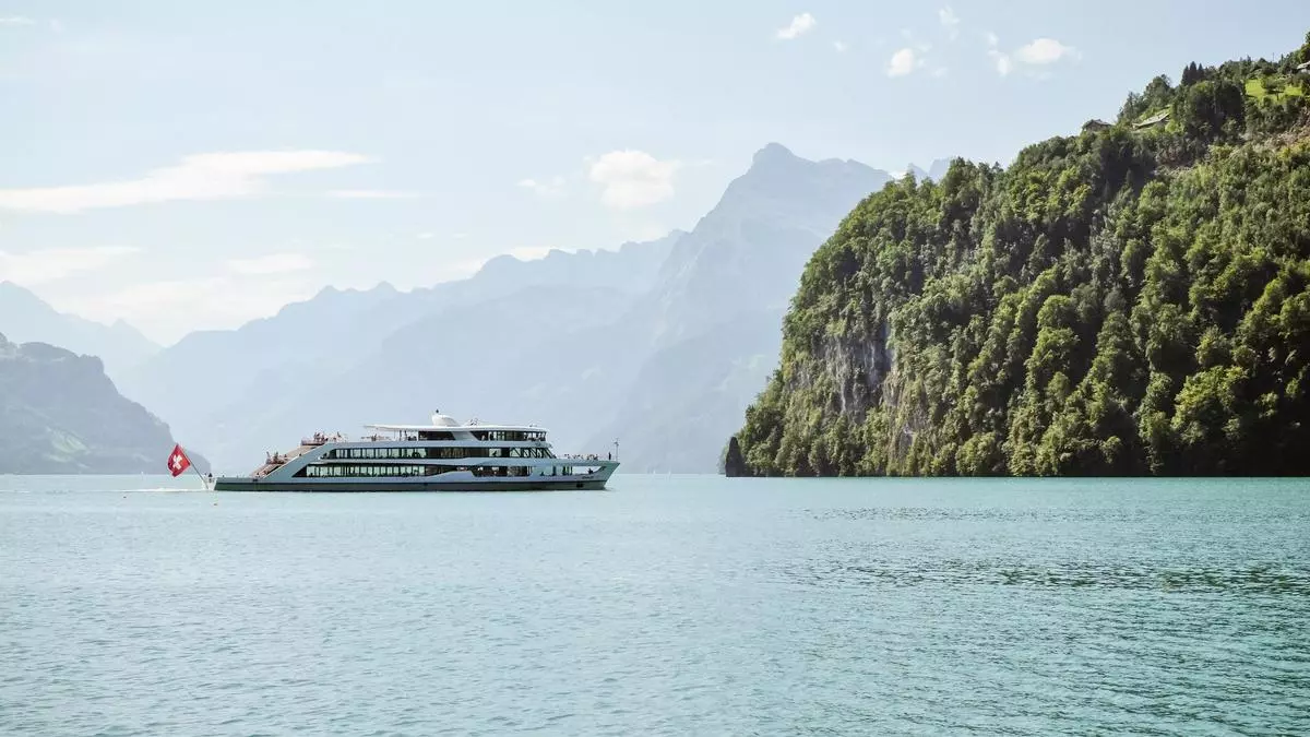 Así es navegar por el Lago de Lucerna a bordo del primer barco de vapor premium y sostenible del mundo