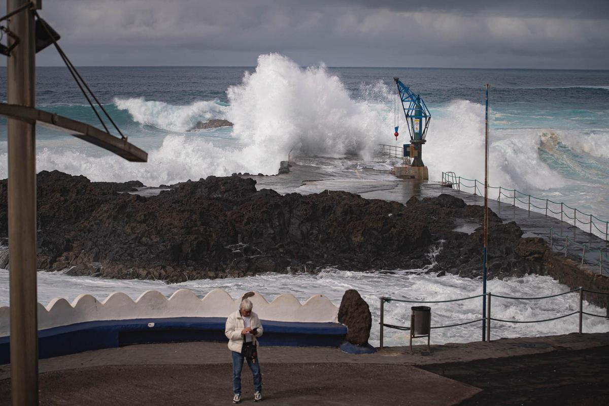 Fuerte oleaje en la costa de Tacoronte