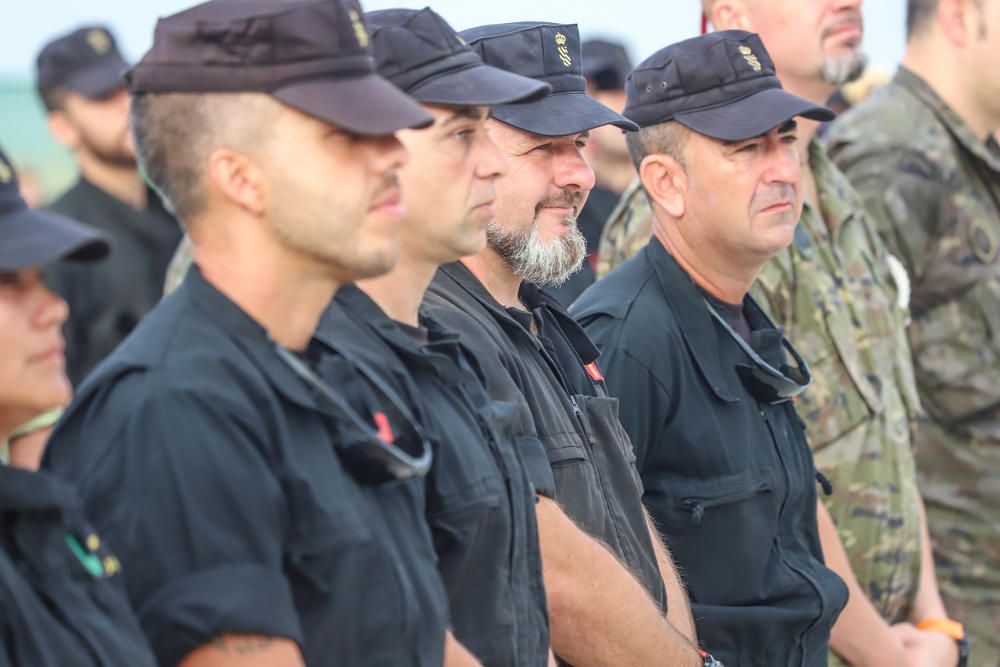 Orihuela despide a la UME entre vítores y aplausos