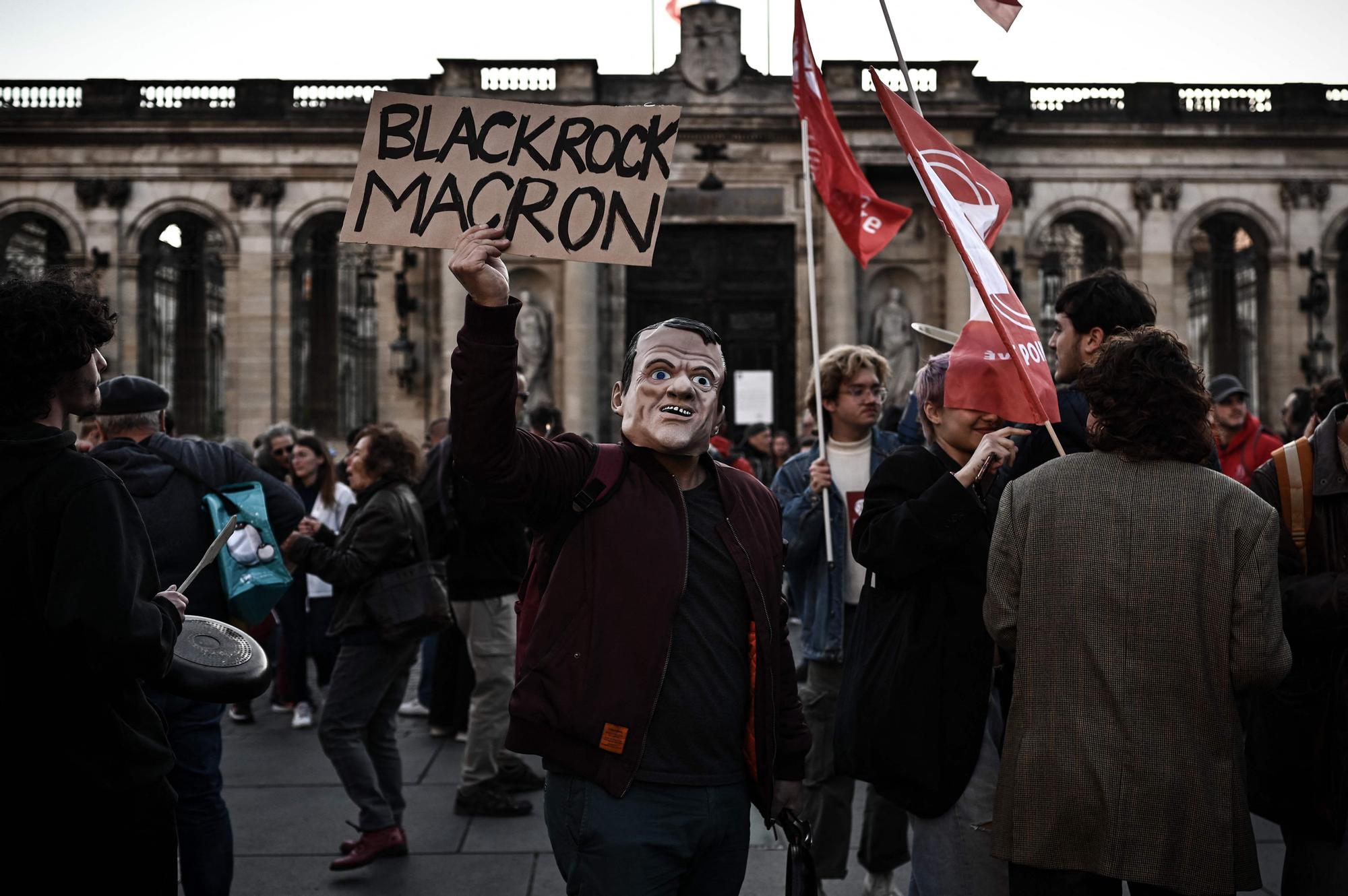 Nueva jornada de protestas en Francia contra la reforma de las pensiones. En un discurso televisado desde el Elíseo marca los grandes retos en lo que le queda de mandato y trata de pasar página.