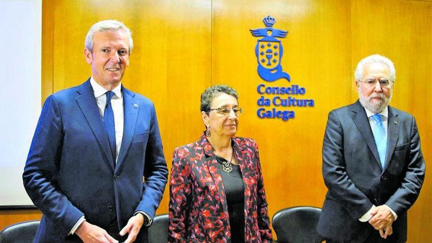 Alfonso Rueda, Rosario Álvarez e Miguel Ángel Santalices, durante o acto do CCG. |   // JESÚS PRIETO