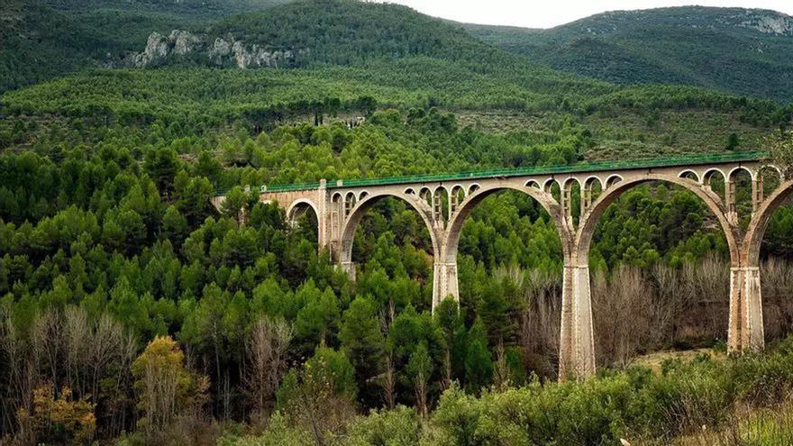 Descubre los atractivos naturales de Alcoy por sus senderos