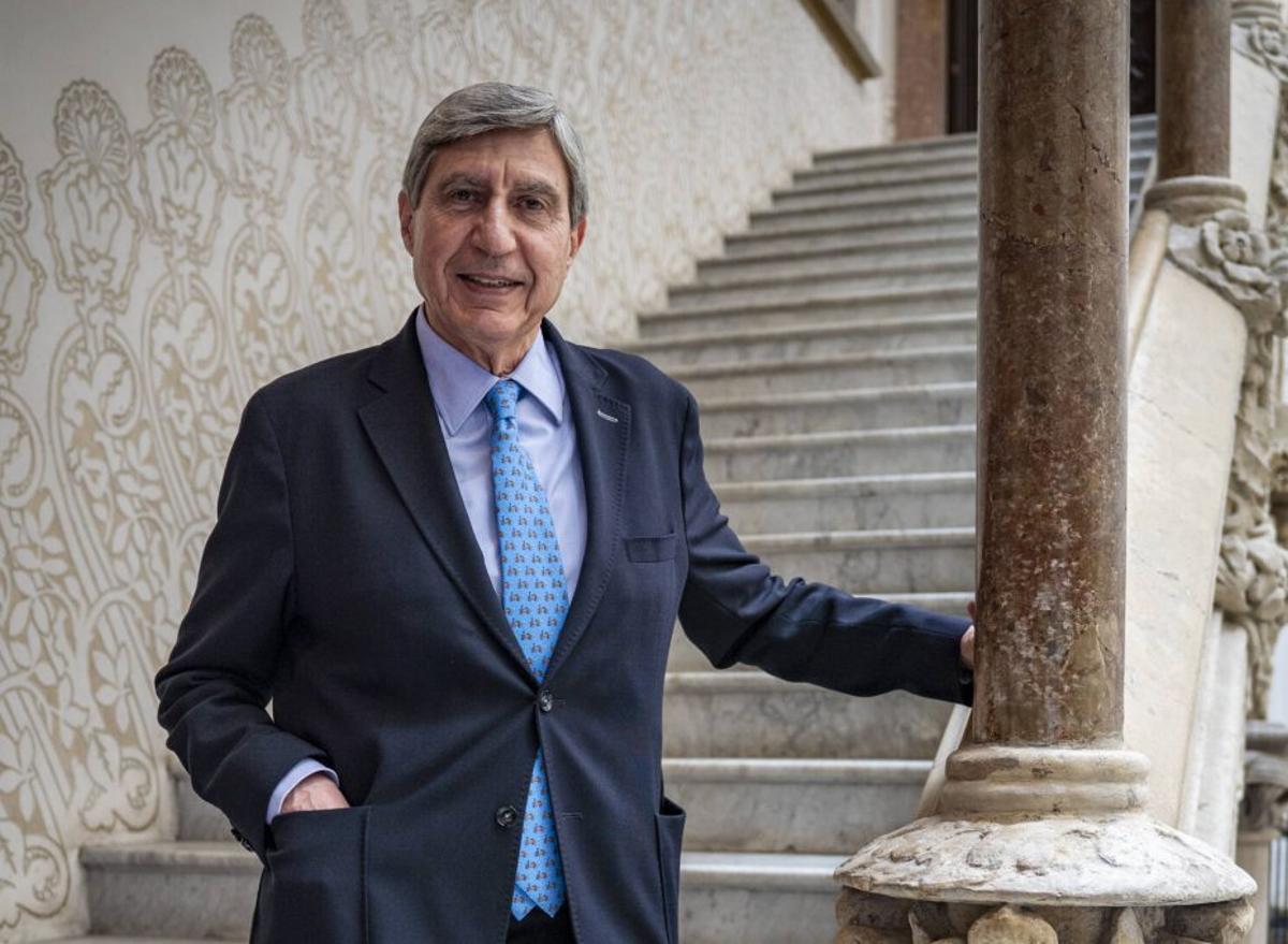 José Luis García Delgado, catedràtic en Economia Aplicada: "Caldrà reajustar prestacions socials per a despeses de defensa"