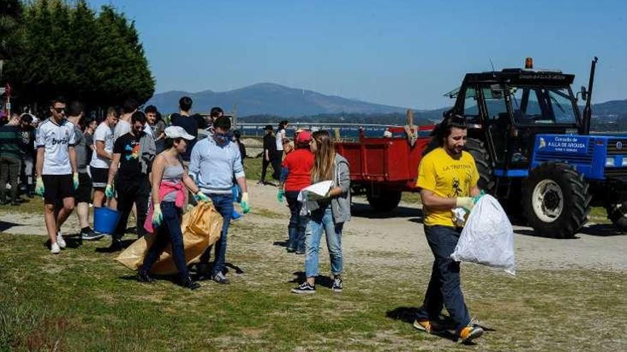 Limpieza de Carreirón celebrada a principios de abril. // Iñaki Abella