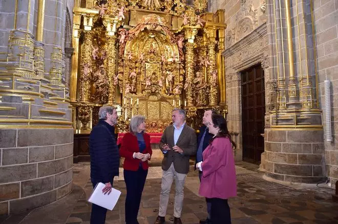 Fotogalería | Visita de la consejera de Turismo a la catedral de Plasencia