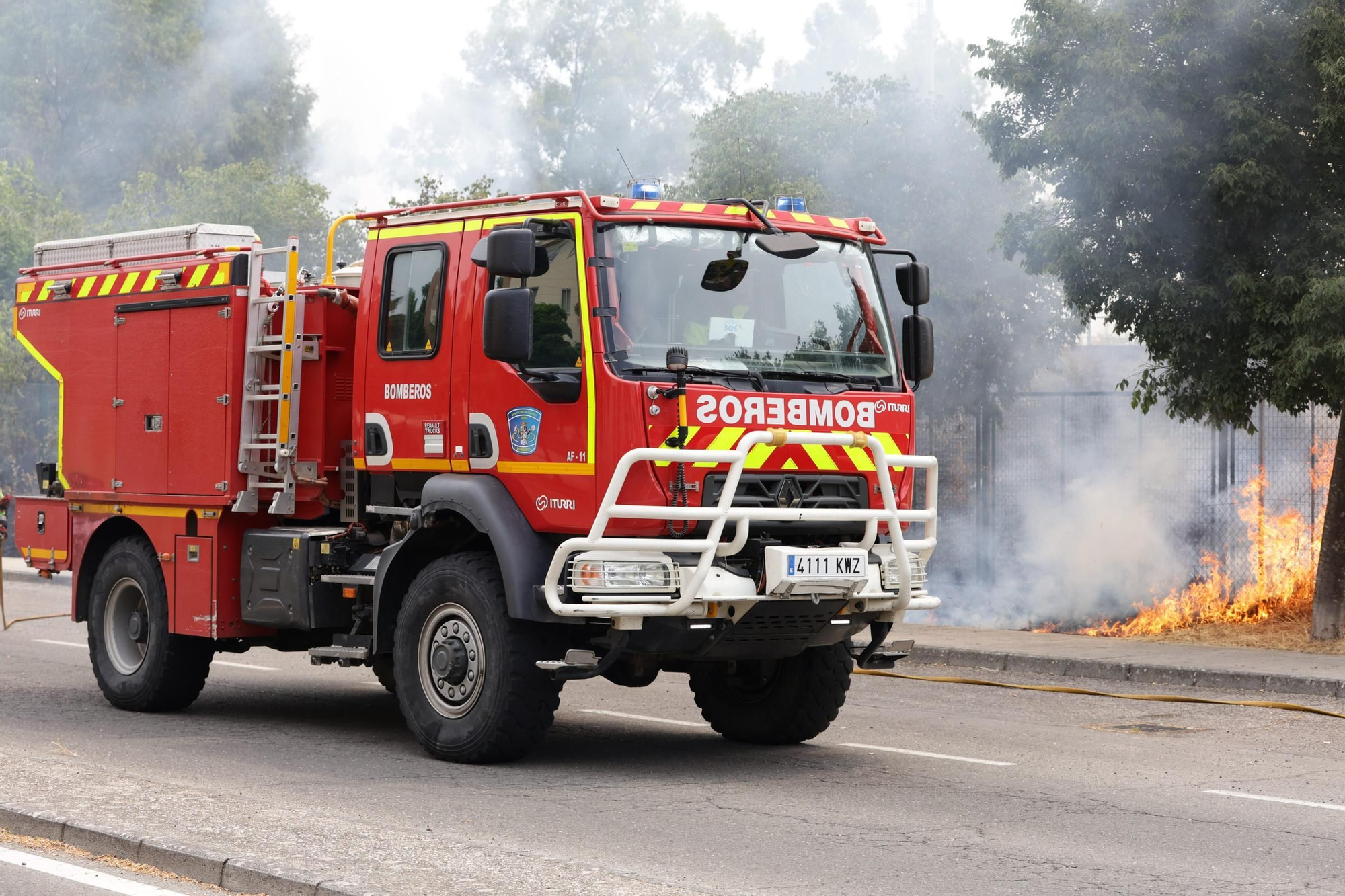 Incendio de pastos en unas pistas de fútbol de La Mejostilla