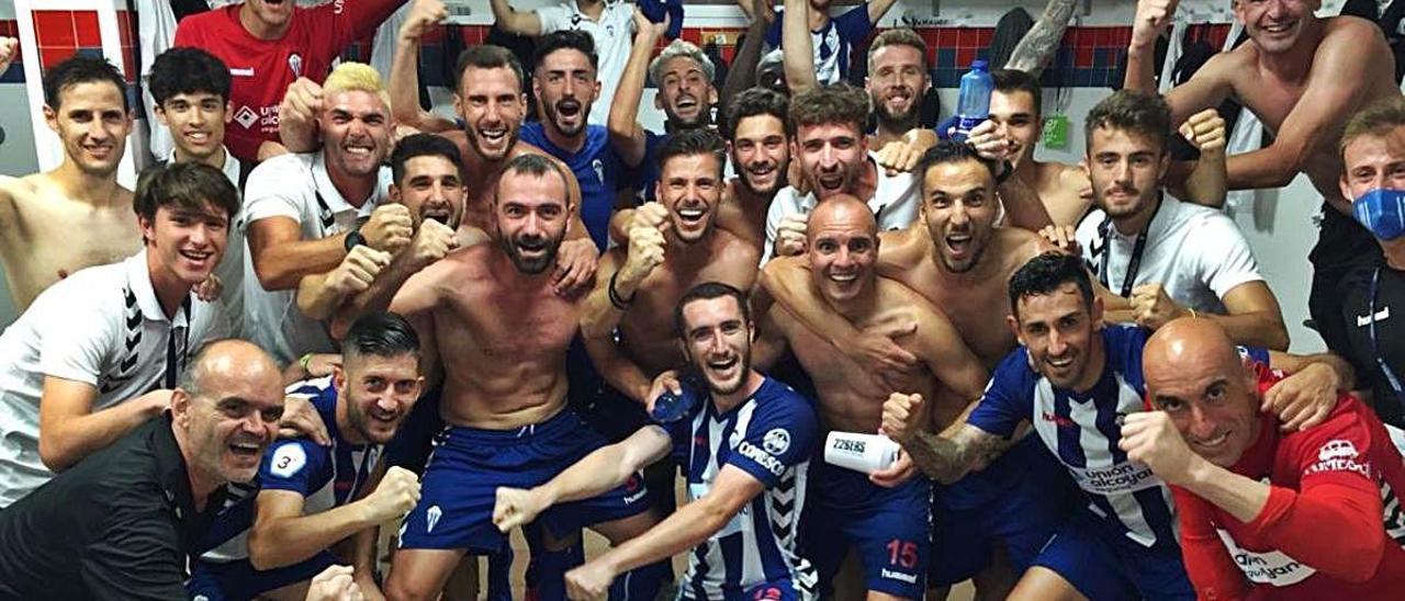 La plantilla del Alcoyano tras eliminar al Intercity.