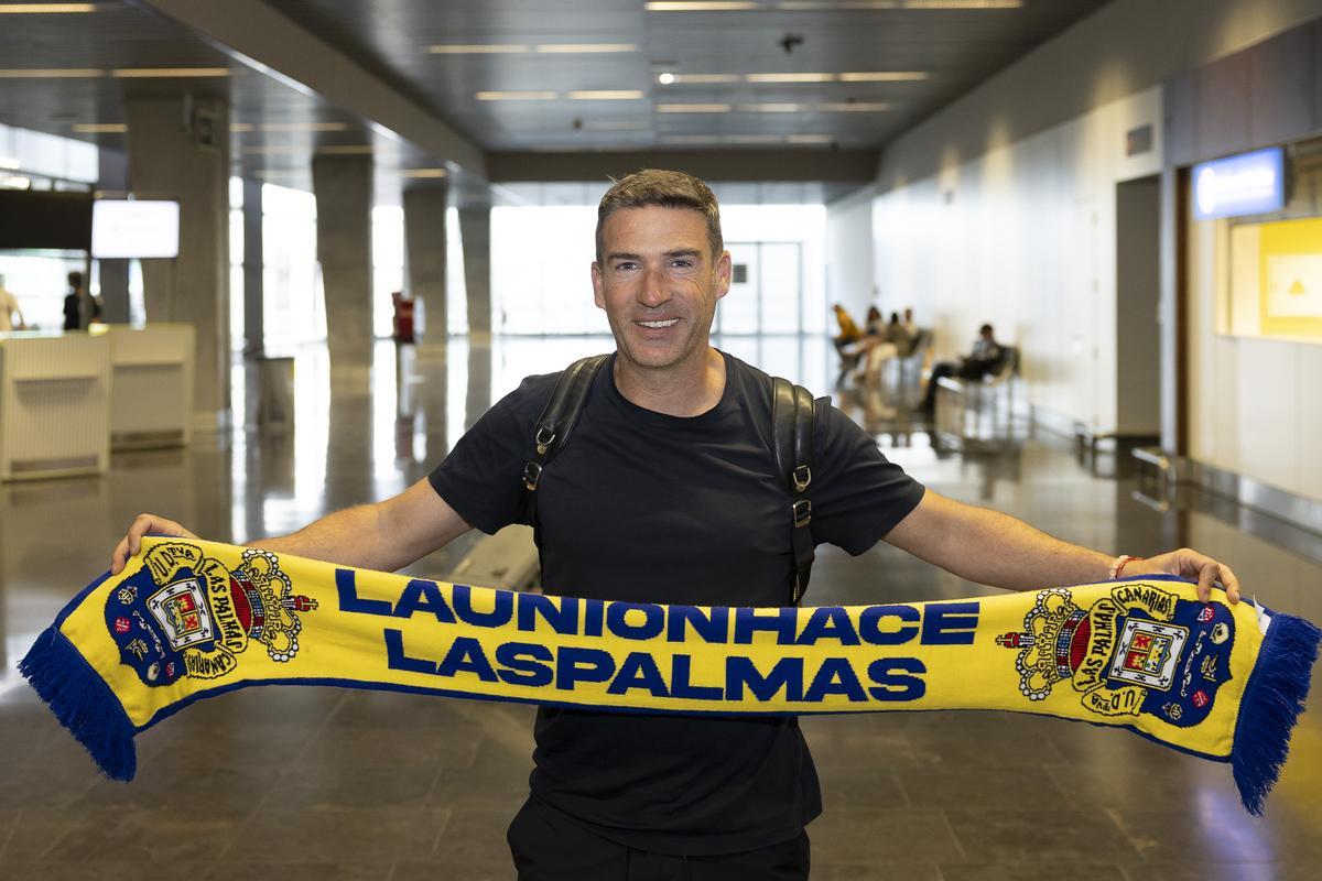 Luis García Fernández en su llegada a Las Palmas