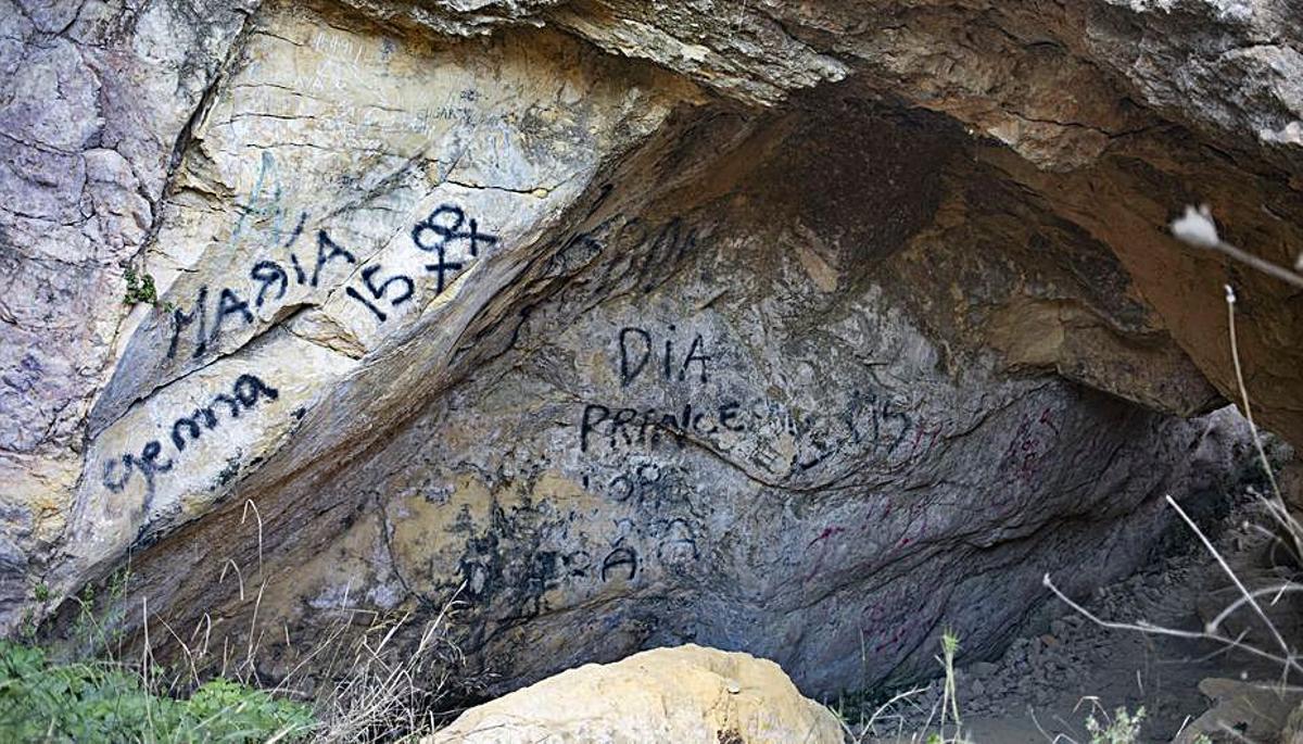 Pintada en una cuevapróxima a la Nevera, en el entorno del castillo. | P. IBORRA