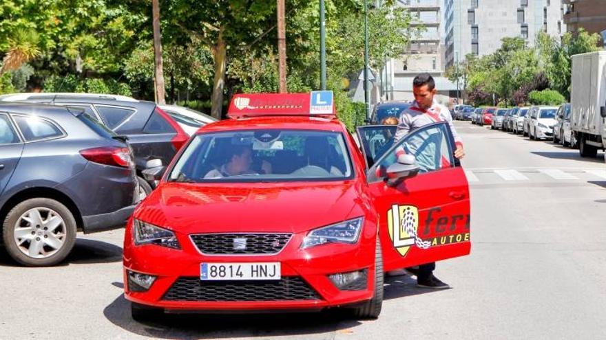 La falta de examinadores impide hacer las pruebas a unos 2.000 zaragozanos