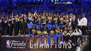 Los Thunders tras proclamarse campeones