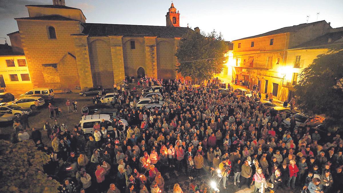 La concentración en repulsa del asesinato machista celebrada en Valencia de Alcántara tras la muerte de Imane.