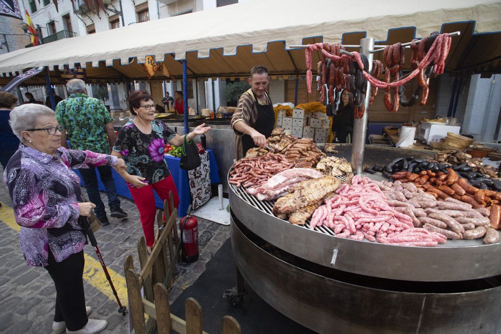 El mercado medieval da inicio a los actos por el 9 d'Octubre en Sagunt.