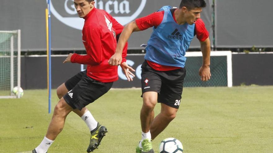 &quot;Tucu&quot; y &quot;Roncaglia&quot;, esta mañana en A Madroa. // R. Grobas