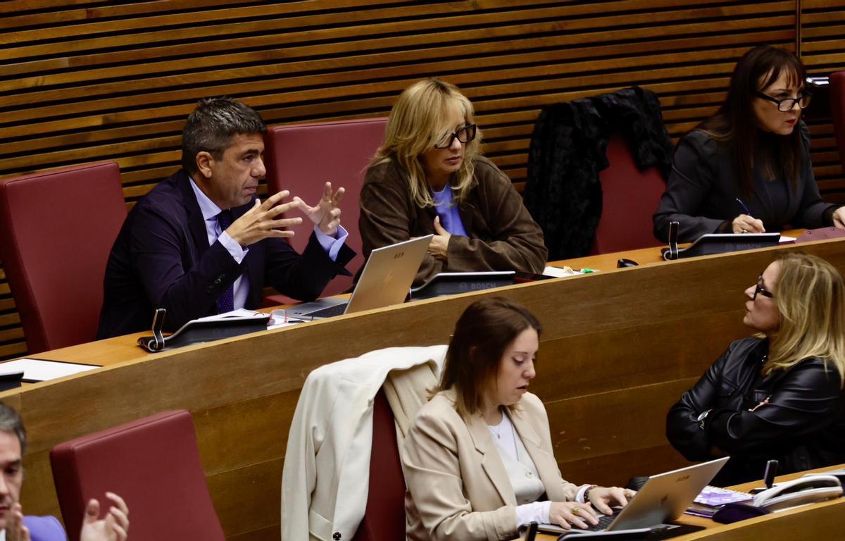 Mazón, durante el pleno de las Corts de este miércoles.
