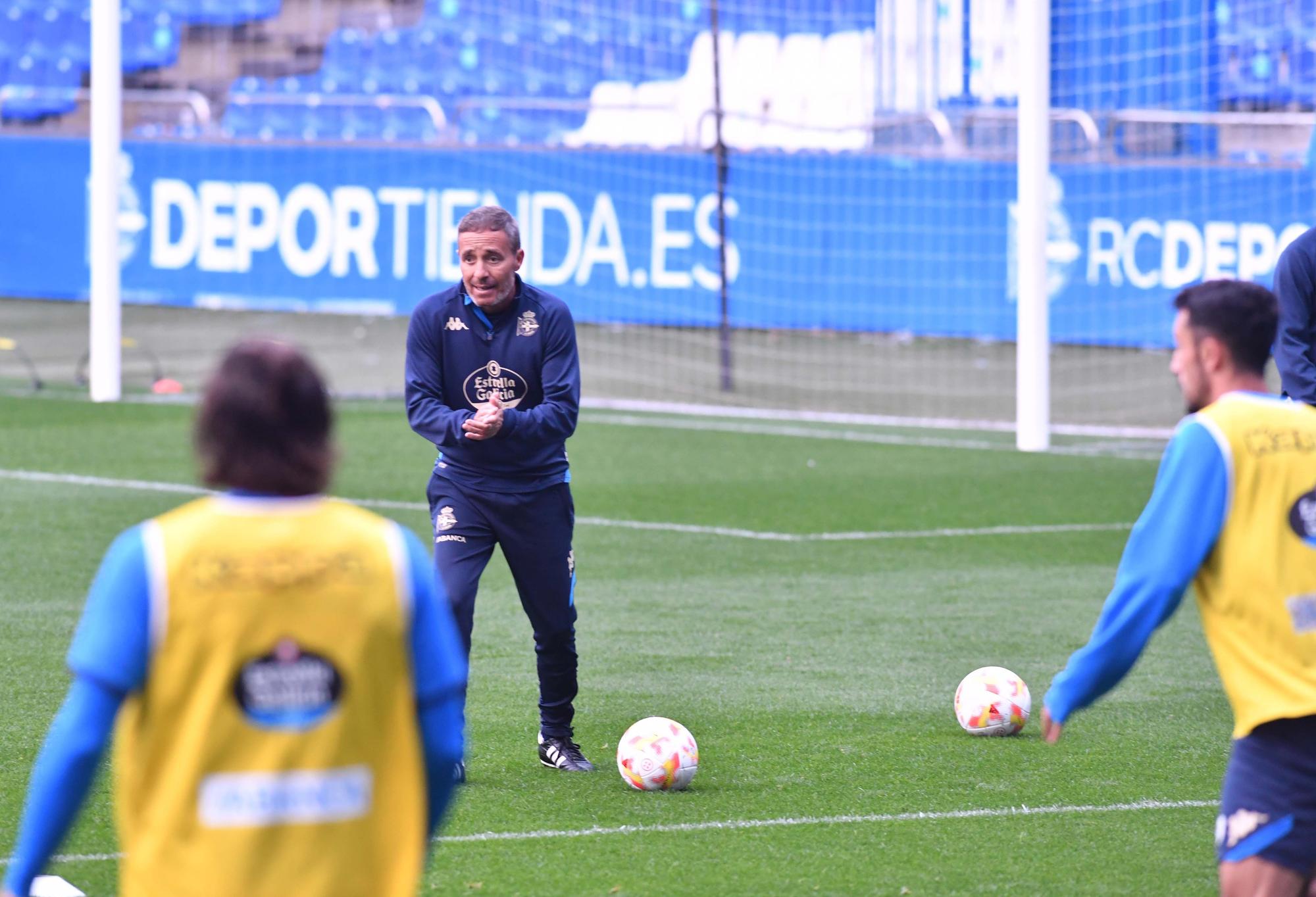 Óscar Cano toma las riendas del Dépor con su primer entrenamiento en Riazor