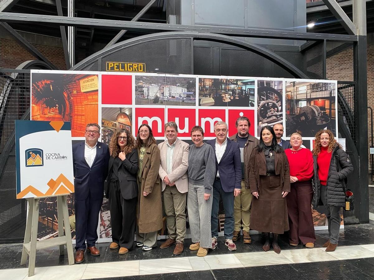Participantes en la presentación de la marca turística "Cocina de Carbón"