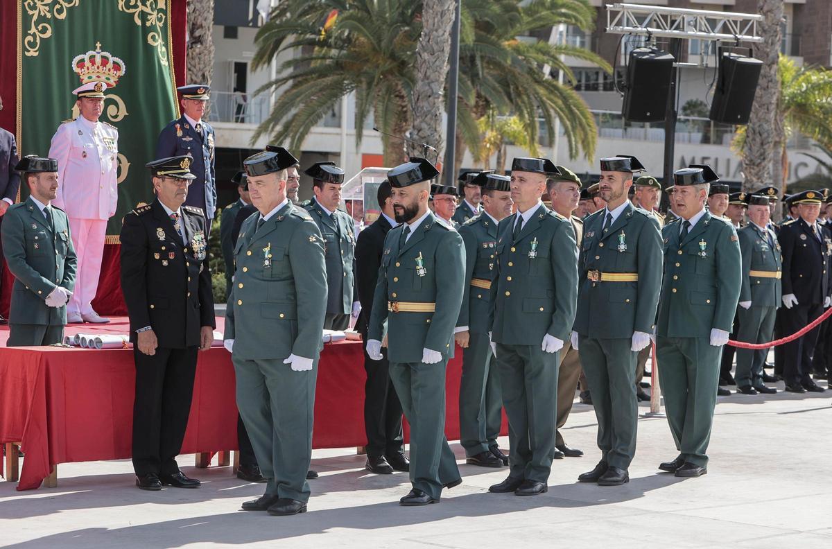 La Guardia Civil de Alicante celebra en el Puerto el día de su Patrona con entrega de condecoraciones