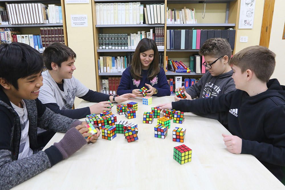Genios del cubo de Rubik