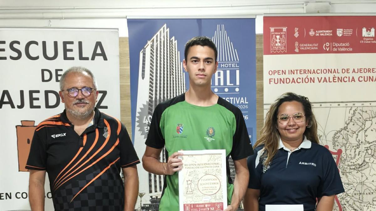 Emilio González (i), Rubén Vinuesa (vencedor) y Carols Patiño.