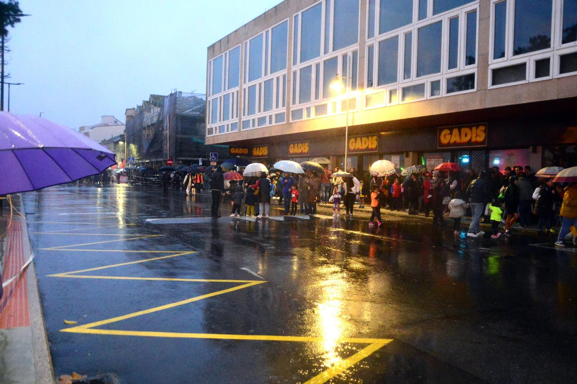 La XXVI Carreira San Martiño de Bueu, contra la lluvia y el viento