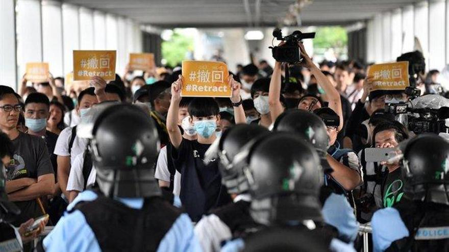 Calma tensa en Hong Kong, mientras el Gobierno aplaza de nuevo el debate de la ley de extradición